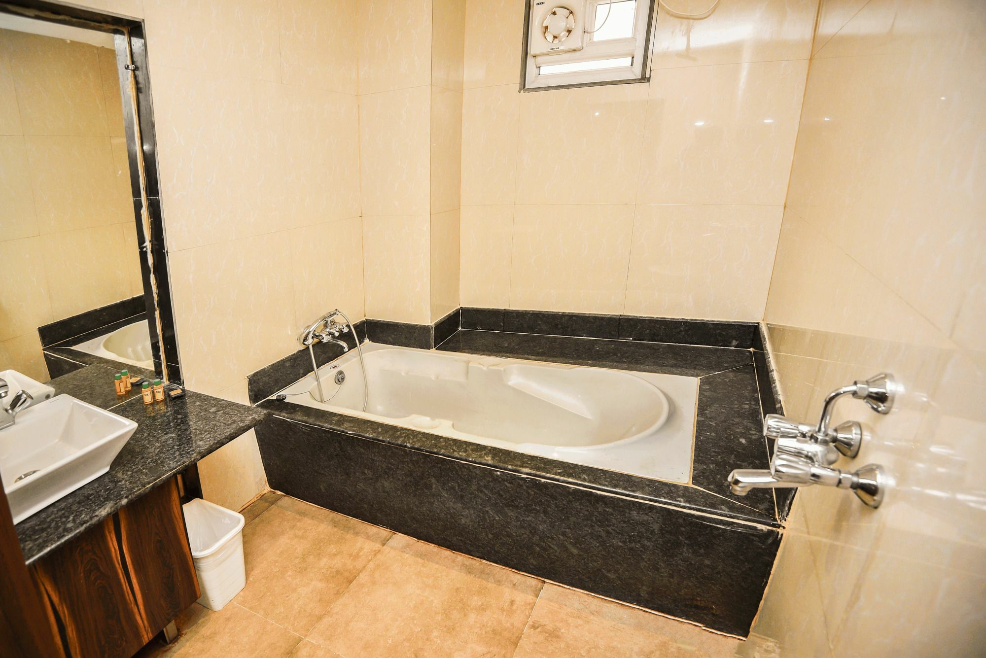 Fabhotel Pentagon Next - Bhubaneswar Railway Station المظهر الخارجي الصورة